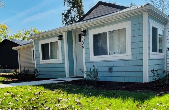 Charming Cottage at Peaceful Nettle Lake with HOT TUB & Private Lake Access