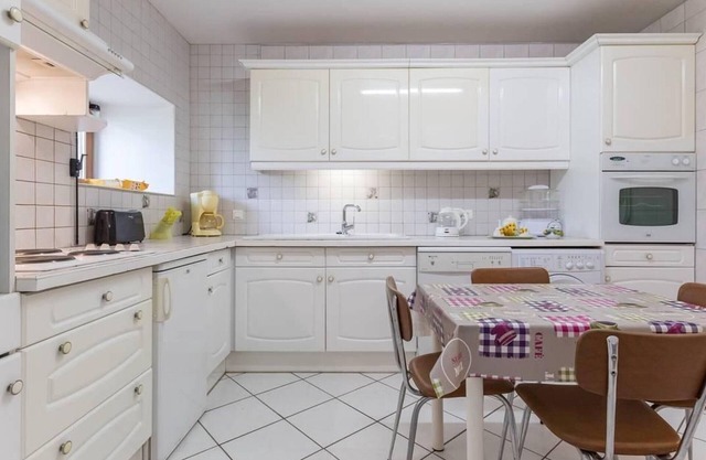 Charming cottage with heated pool and fast Wi-Fi in Brotte-lès-Ray