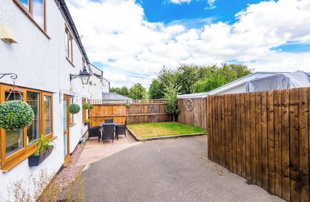 Charming cottage, ideal for Families, Free Parking