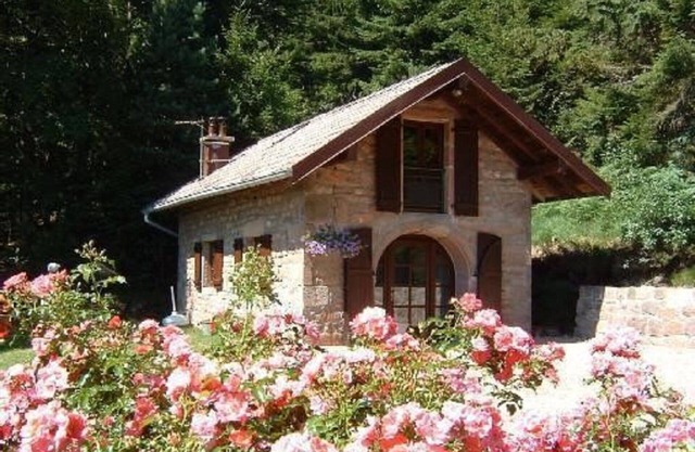 Charming cottage in a privileged environment of 3 hectares with open views