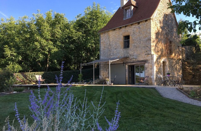 Charming cottage in black Perigord