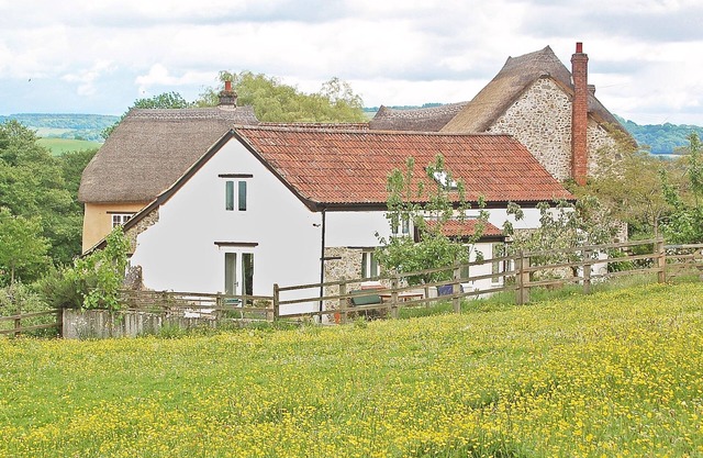 Charming Cottage In Peaceful Location