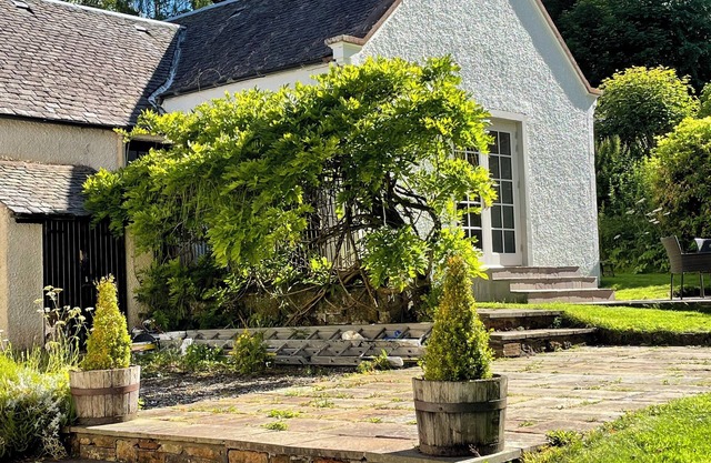 Charming cottage in picturesque rural setting