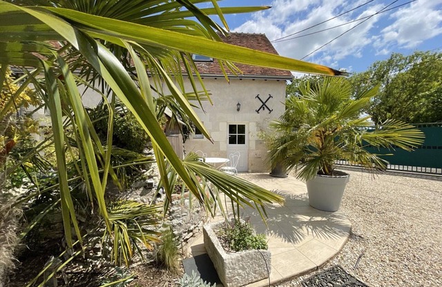 Charming Cottage near Loire Castles with Garden, WiFi, Parking, and Fully Equipped Kitchen