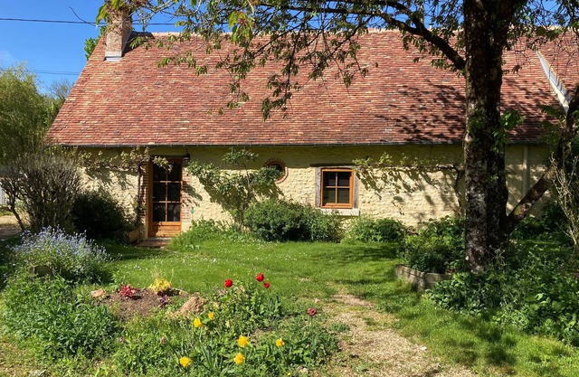 Charming Cottage Near Vineyards & GR31 Trail - Peaceful Retreat with Modern Amenities