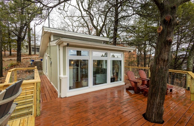 Charming Cottage-Romantic-Table Rock Lake Views-Silver Dollar City-Hot Tub-WiFi