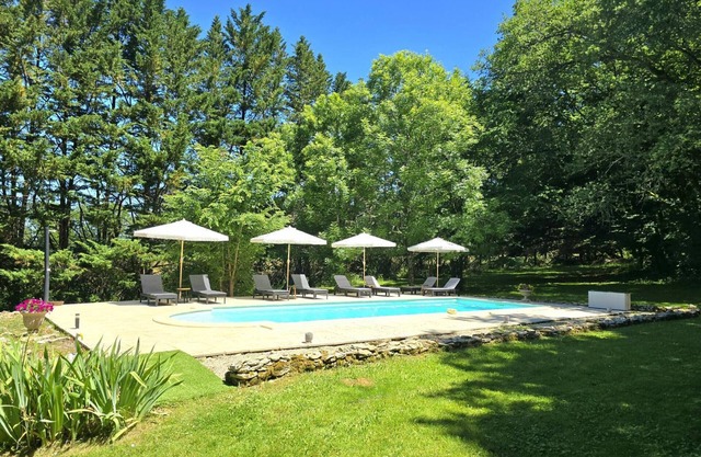 Charming cottage with shared pool in the heart of the Black Perigord