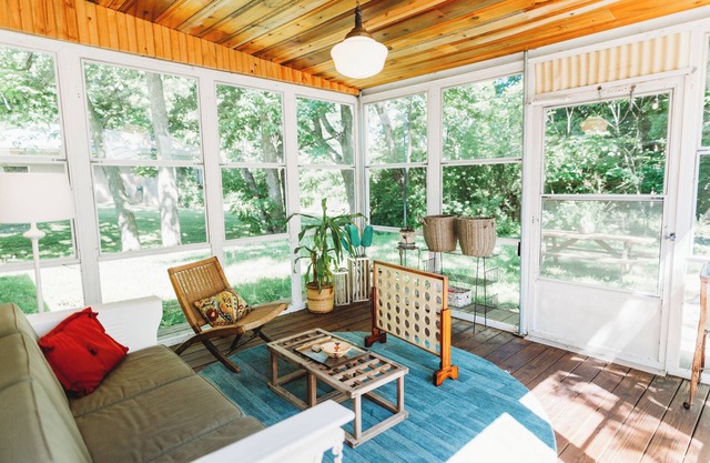 Charming Cottage w/HOT TUB - 5 Min from LAKE MICHIGAN!