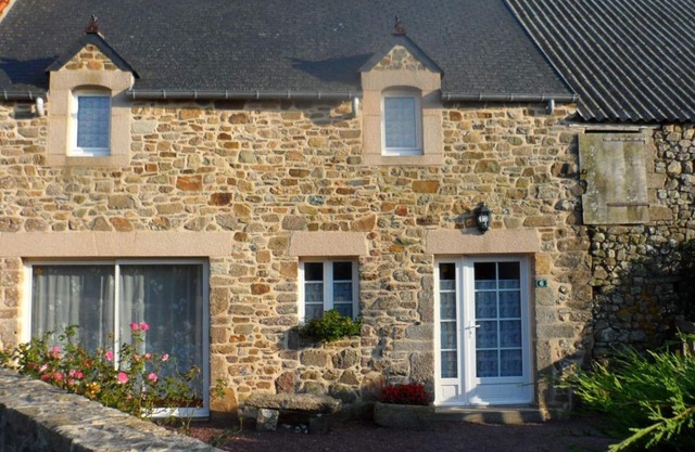 Charming Cottage with Courtyard, Fireplace, Near Scenic Villages and Seaside in La Hague