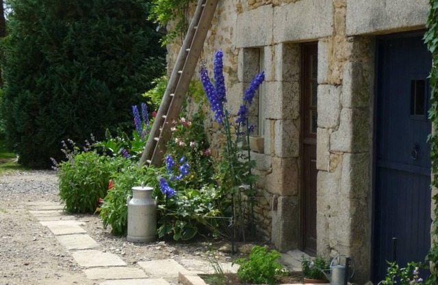 Charming Cottage with Garden, Stream, and Modern Amenities near Alençon