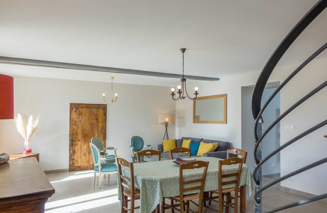 Charming Cottage with Heated Pool near Loire Castles and Cycling Routes
