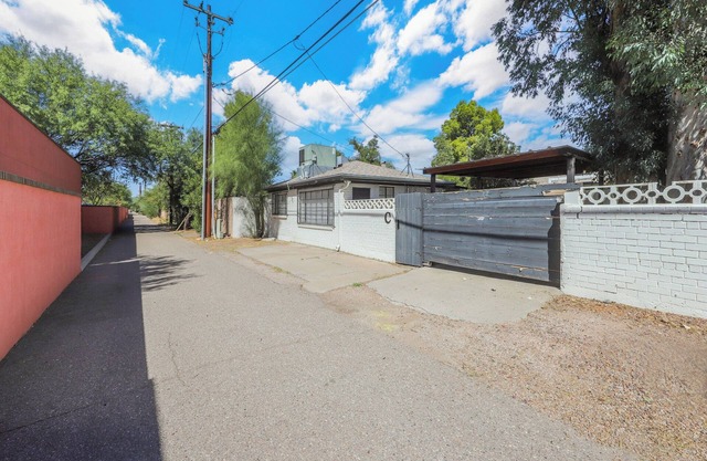 Charming cottage with WiFi and AC in delightful Tucson