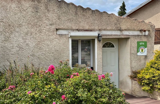 Charming Countryside Cottage with Private Terrace, Near Nancy