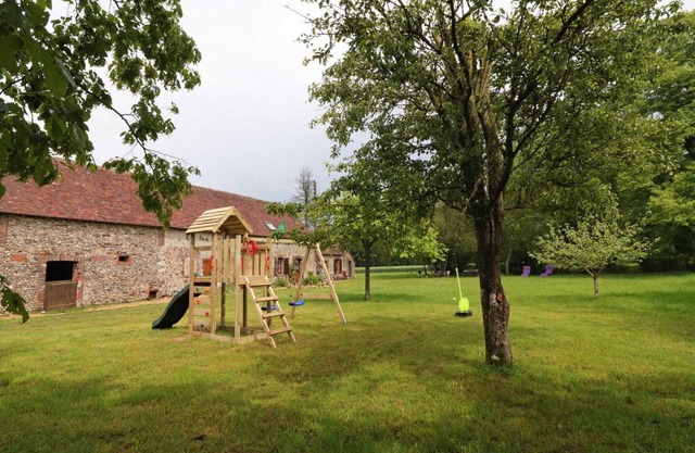 Charming Country House with Large Garden, Fireplace, and Modern Amenities