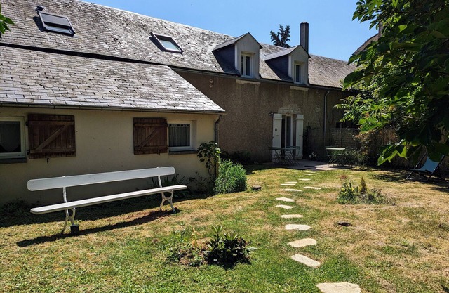 Charming Country House between Paris & Orléans with Private Garden and Modern Amenities