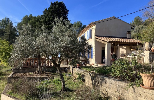 Charming country house in the Provencal countryside among vineyards and olive trees