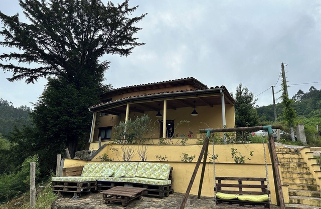 Charming Country House in Asturias with Mountain Views – La Roza