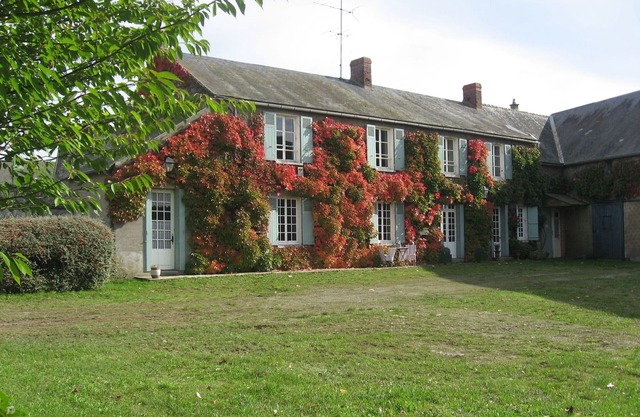 Charming Country Retreat: Jacuzzi, Sauna, Fireplace - Near Paris