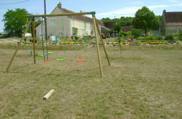 Charming Countryside Cottage Near Touraine's Top Sights with Garden and Modern Amenities