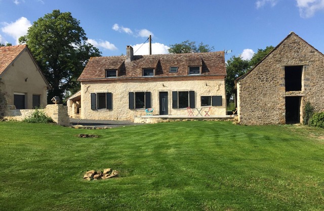 Charming Countryside Farmhouse with Garden, Terrace & Spacious Rooms