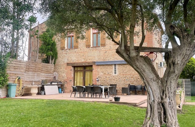 Charming Countryside Haven with Pool: 2 Apartments, 8 Guests, Near Perpignan