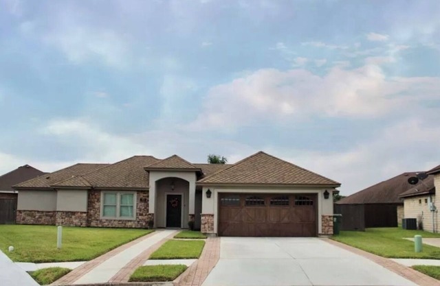 Charming & Cozy 4-bedroom Home n