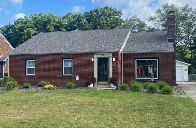 Charming, Cozy, Quiet 3-Bedroom 2-Bath house in the Heart of Boardman w/Laundry