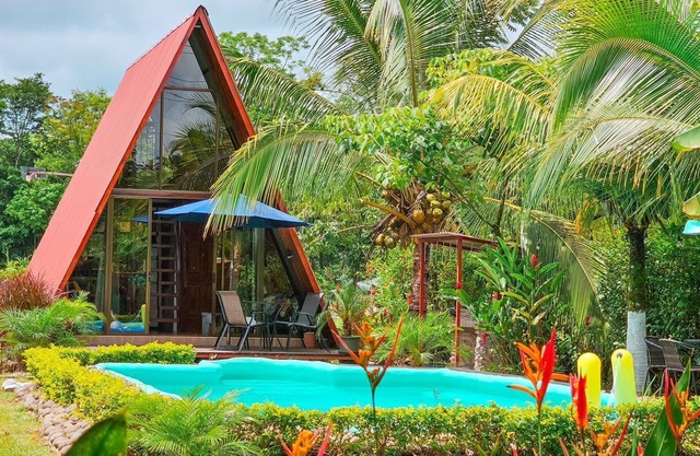 Charming villa in La Fortuna, Alajuela with AC, WiFi and private pool