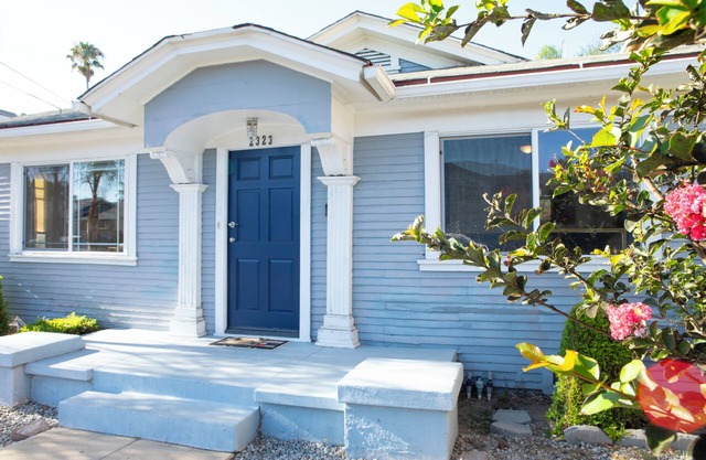 Charming Craftsman House - 3 Bedrooms With Parking - By Beach, Shops & Retro Row
