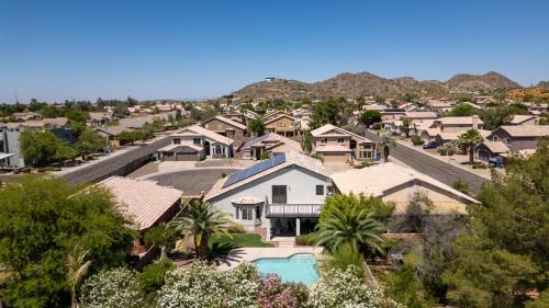 Charming Desert Stay - Fire Pit - Pool - Fast WiFi