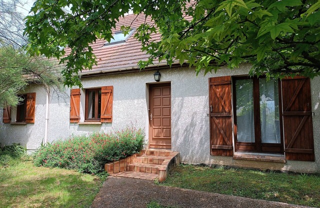 Charming detached house near Paris