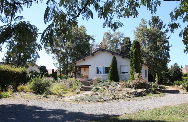 Charming detached house in the hills above Dole