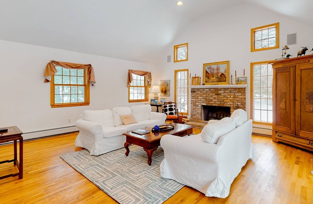 Charming dog-friendly home on 4+ acres with mountain/valley views & firepit