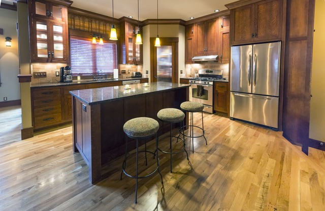 Charming Downtown Frankfort Condo overlooking Betsie Bay