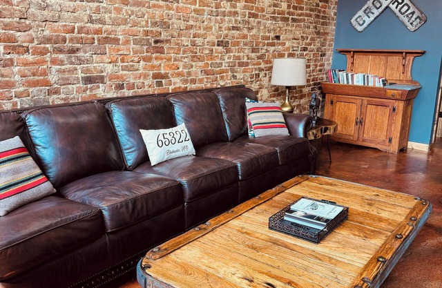 Charming downtown space offers complete privacy, 2 bedrooms & 2 full bathrooms.