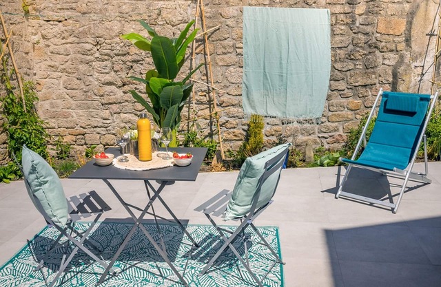 Charming Duplex in Port-Louis, Near Beaches & Village, 2BR, Sleeps 4