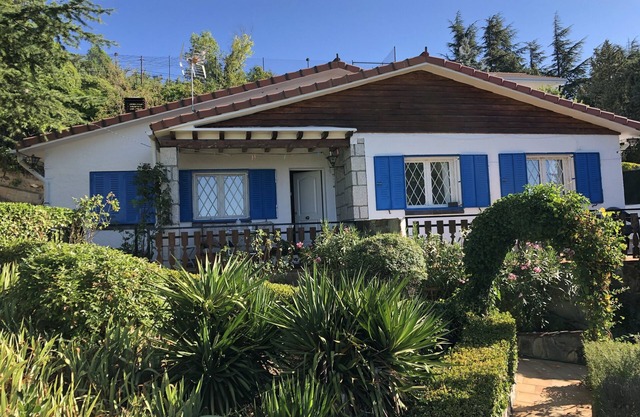 Charming villa with a beautiful garden and spacious pool
