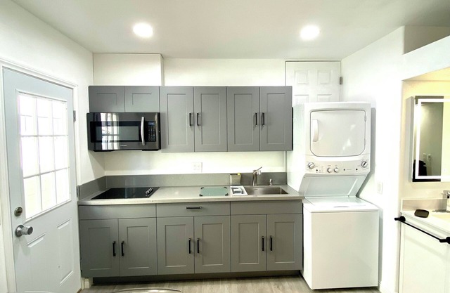 Charming Escape. 2-bedroom townhome in marvelous Las Vegas