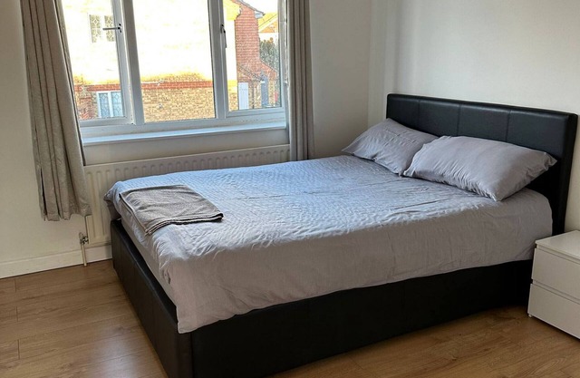 Charming Escape: 2BR Home with Parking