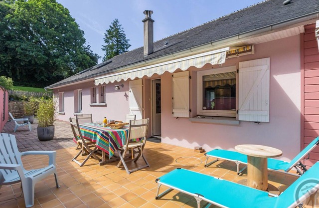 Charming Family Home with Garden, Close to Nature, 3 Bedrooms, Modern Amenities, Near Barfleur and Cherbourg