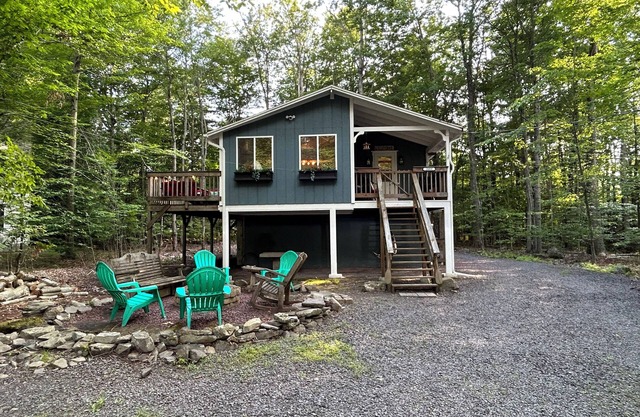 Charming Family Friendly 3-bedroom house in Pleasant Arrowhead Pocono Lake