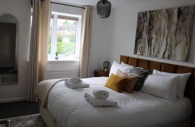 Charming Family Home Long Term Stay Available!