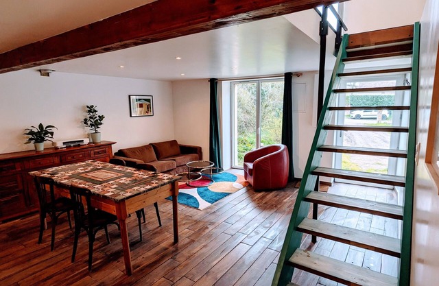 Charming farm cottage between sea, thatched cottages and salt marshes