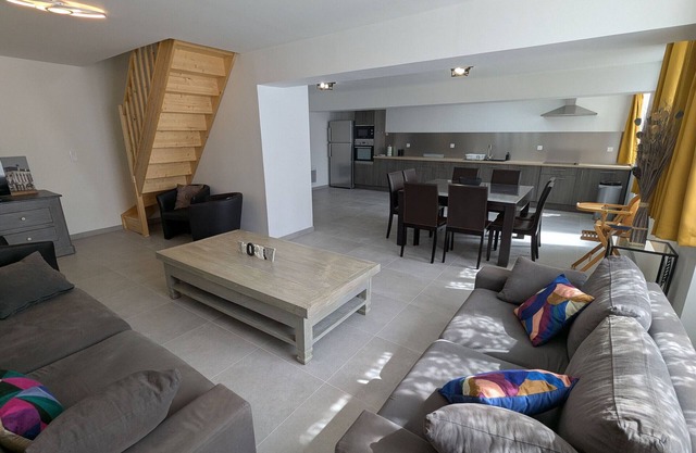 Charming farmhouse near Orleans with private parking