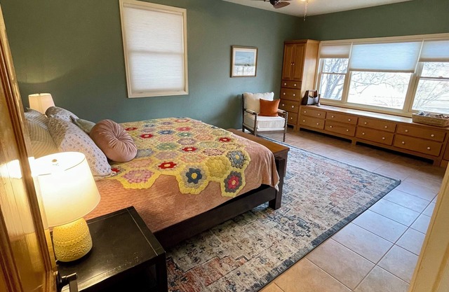 Charming Farm House Retreat!