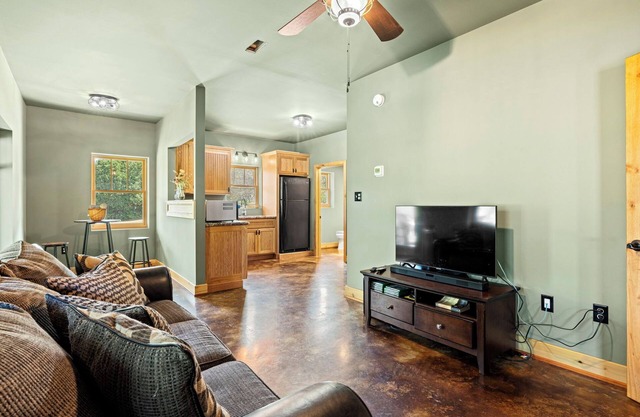Charming Farmhouse in Montoursville with Hot Tub + Wi-Fi