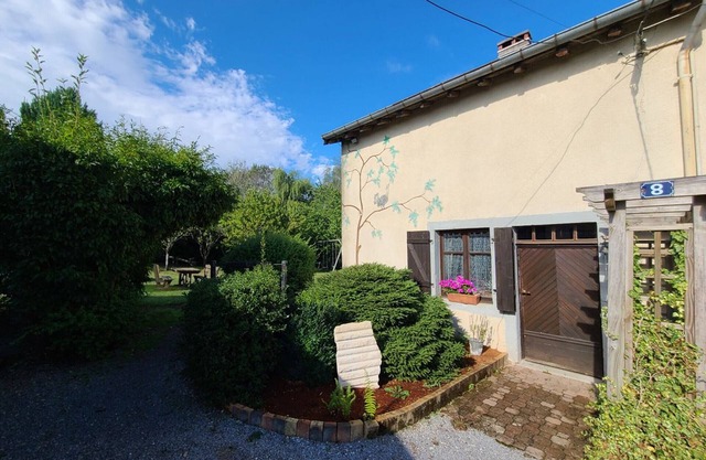 Charming Farmhouse Retreat near Vittel – Cozy Interiors, Fireplace, Farm Animals & Garden Access
