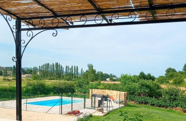 Charming farmhouse with swimming pool