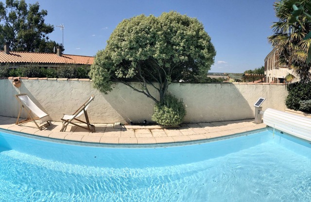 Charming farmhouse with swimming pool, near ocean