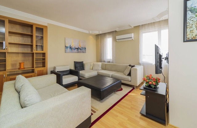 Charming Flat near Konyaalti Beach with Balcony